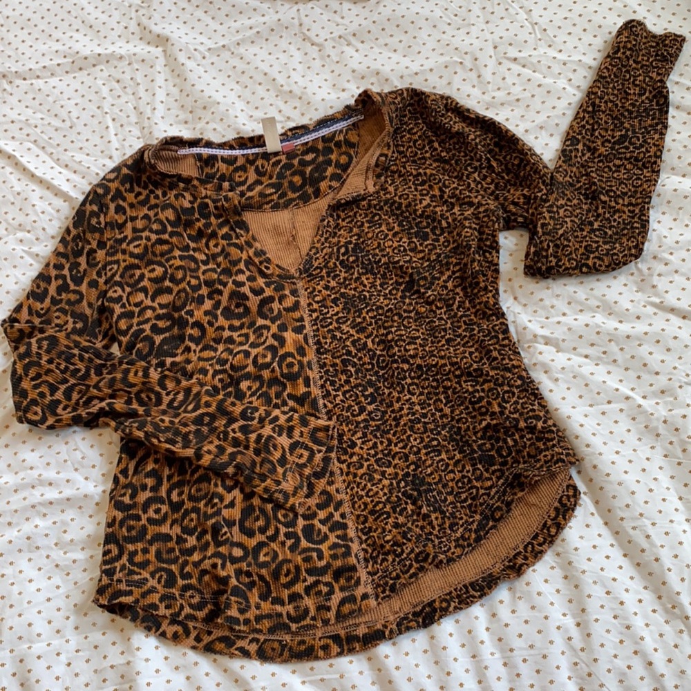 A N T H R O P O L O G I E Pilcro Split Neck Leopa… - image 2